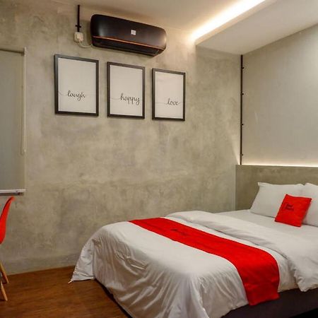 Reddoorz Plus Near Kawasan Sam Poo Kong Semarang Exterior photo