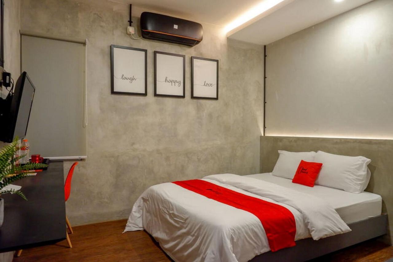 Reddoorz Plus Near Kawasan Sam Poo Kong Semarang Exterior photo