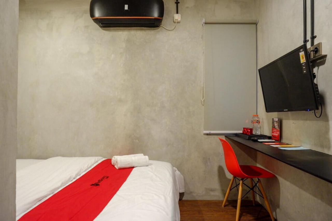 Reddoorz Plus Near Kawasan Sam Poo Kong Semarang Exterior photo