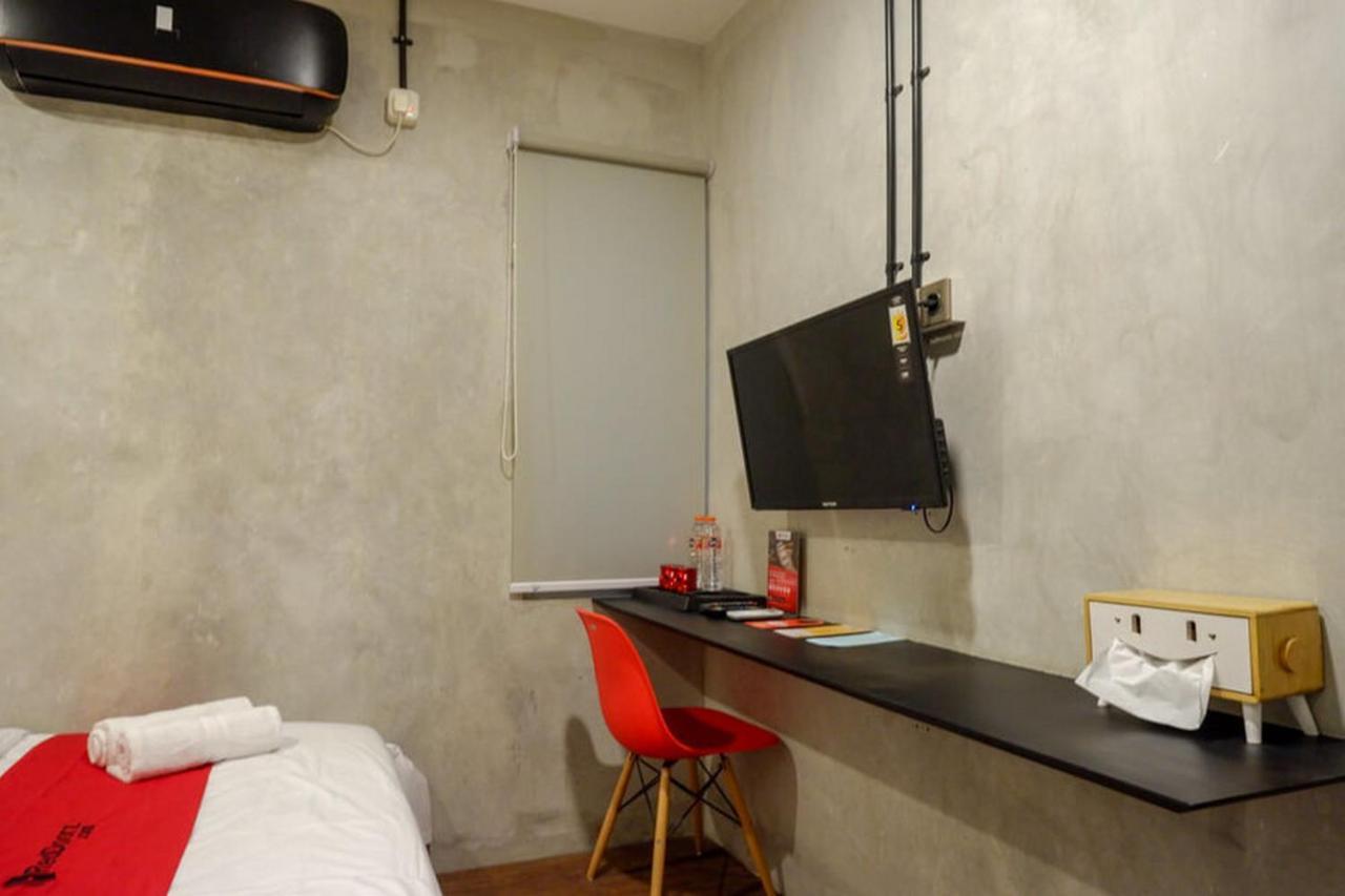 Reddoorz Plus Near Kawasan Sam Poo Kong Semarang Exterior photo