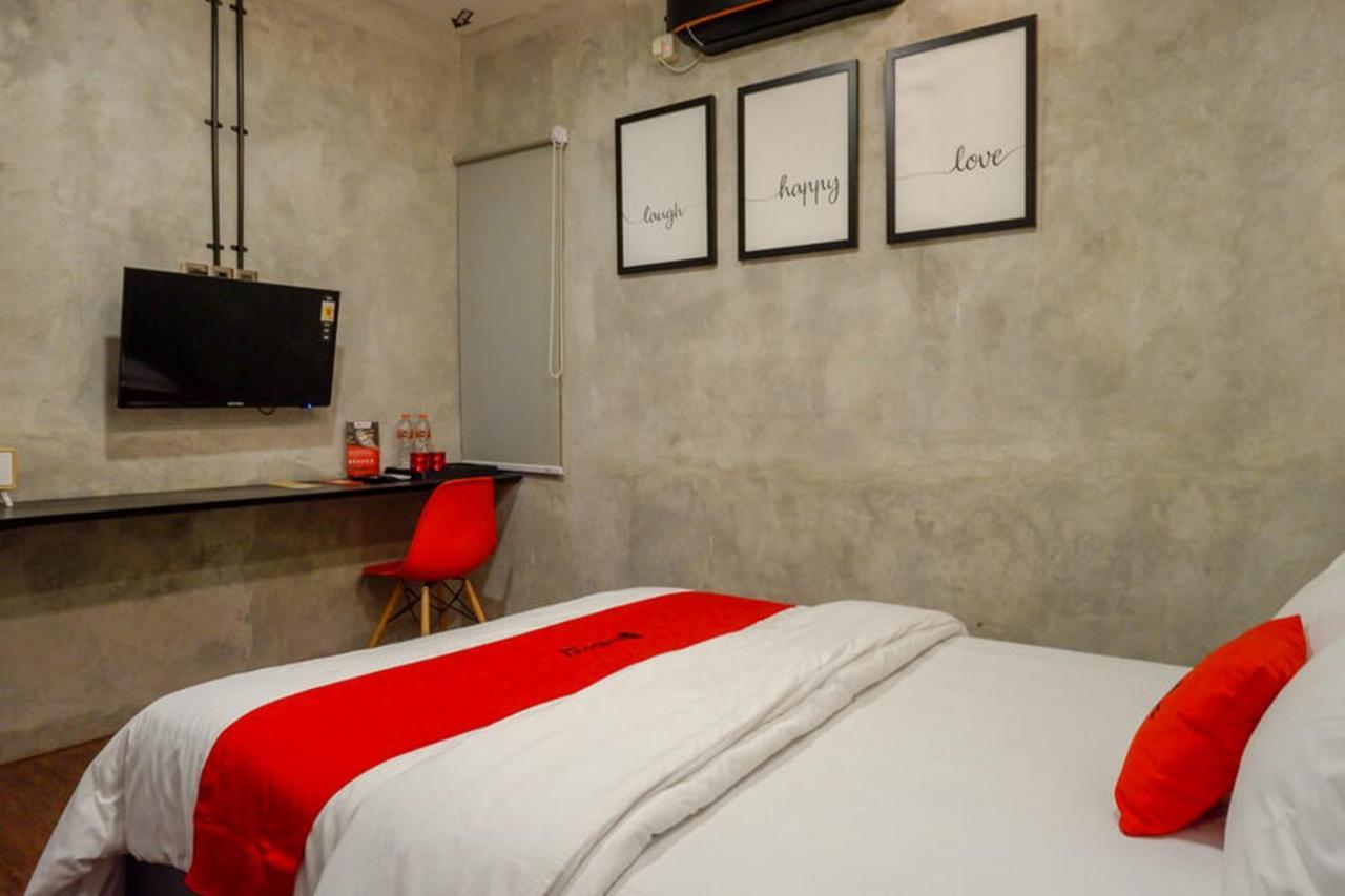 Reddoorz Plus Near Kawasan Sam Poo Kong Semarang Exterior photo